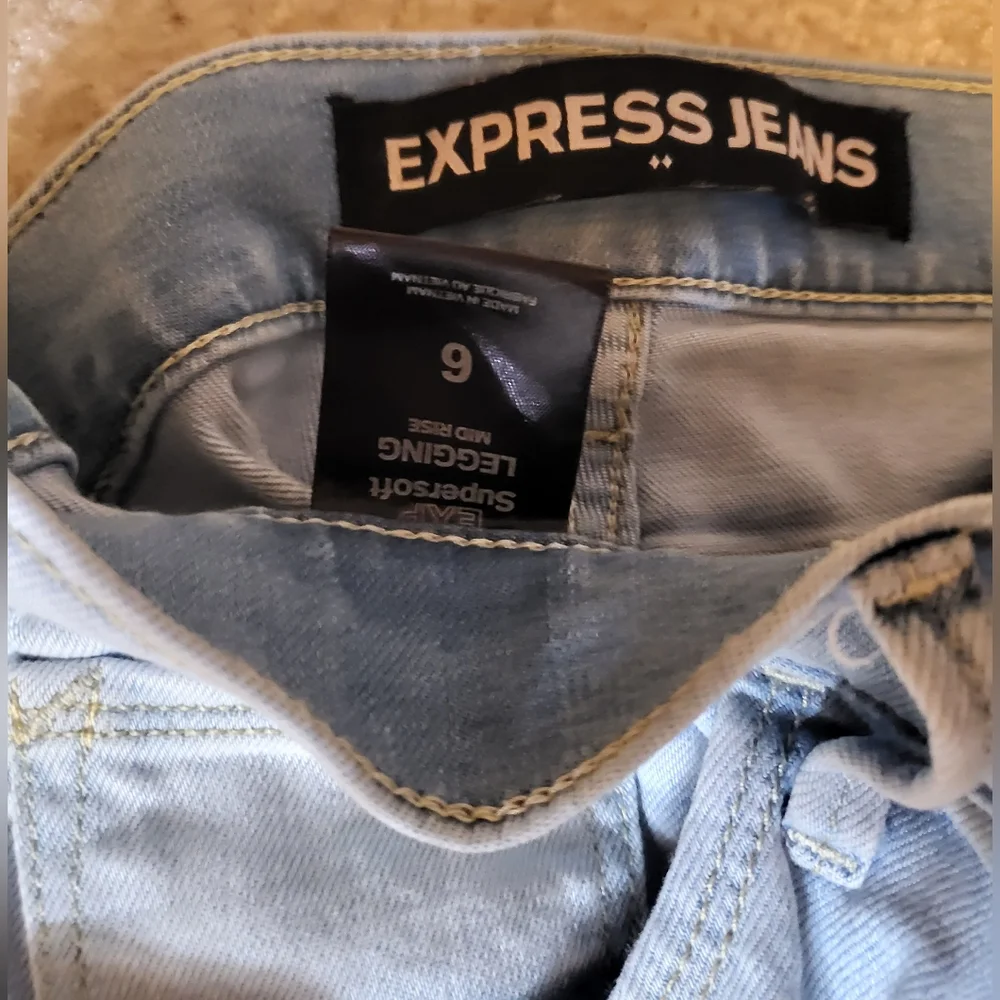Express Jean's - Picture 3 of 3